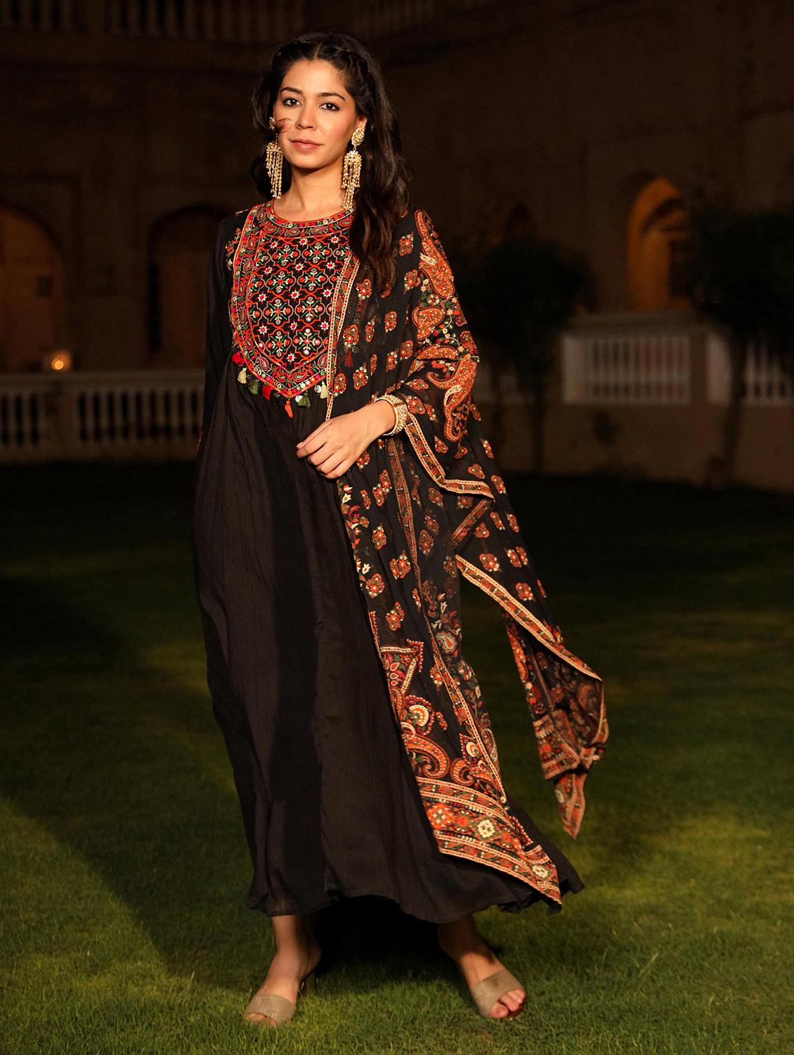 women black embroidered kurta dupatta set - 21601084 - Standard Image - 2