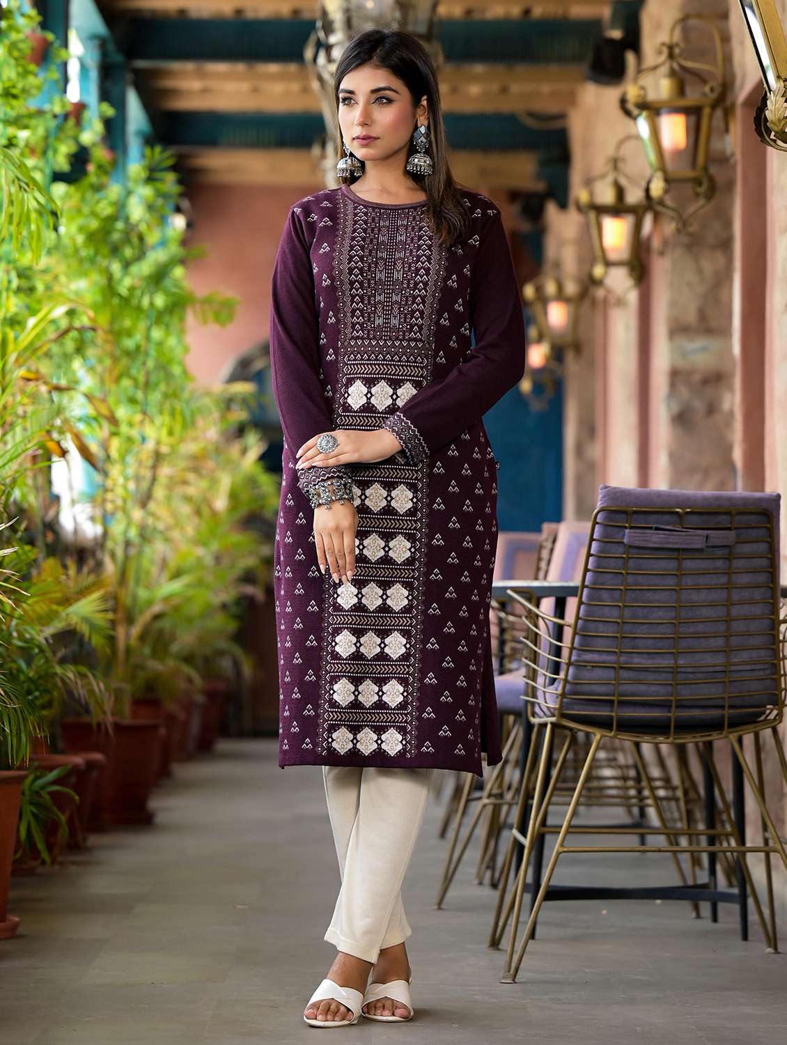 women self design long sleeves straight kurta - 21606798 -  Zoom Image - 0