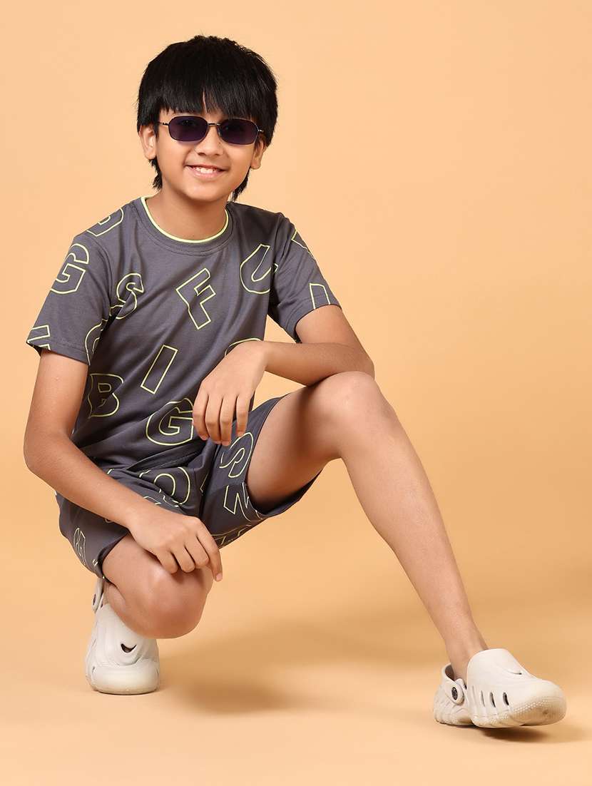 boys printed t-shirt and short set - 21612357 - Standard Image - 2