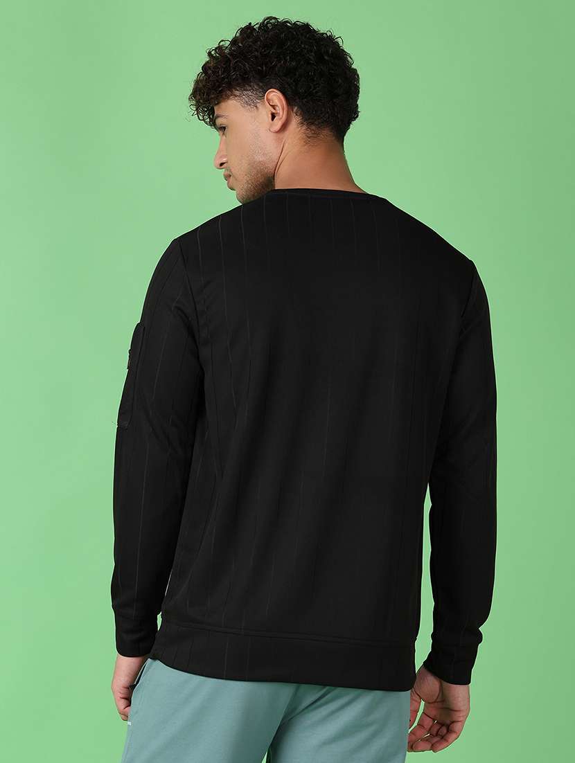 men long sleeves plain t-shirt - 21620529 -  Standard Image - 2