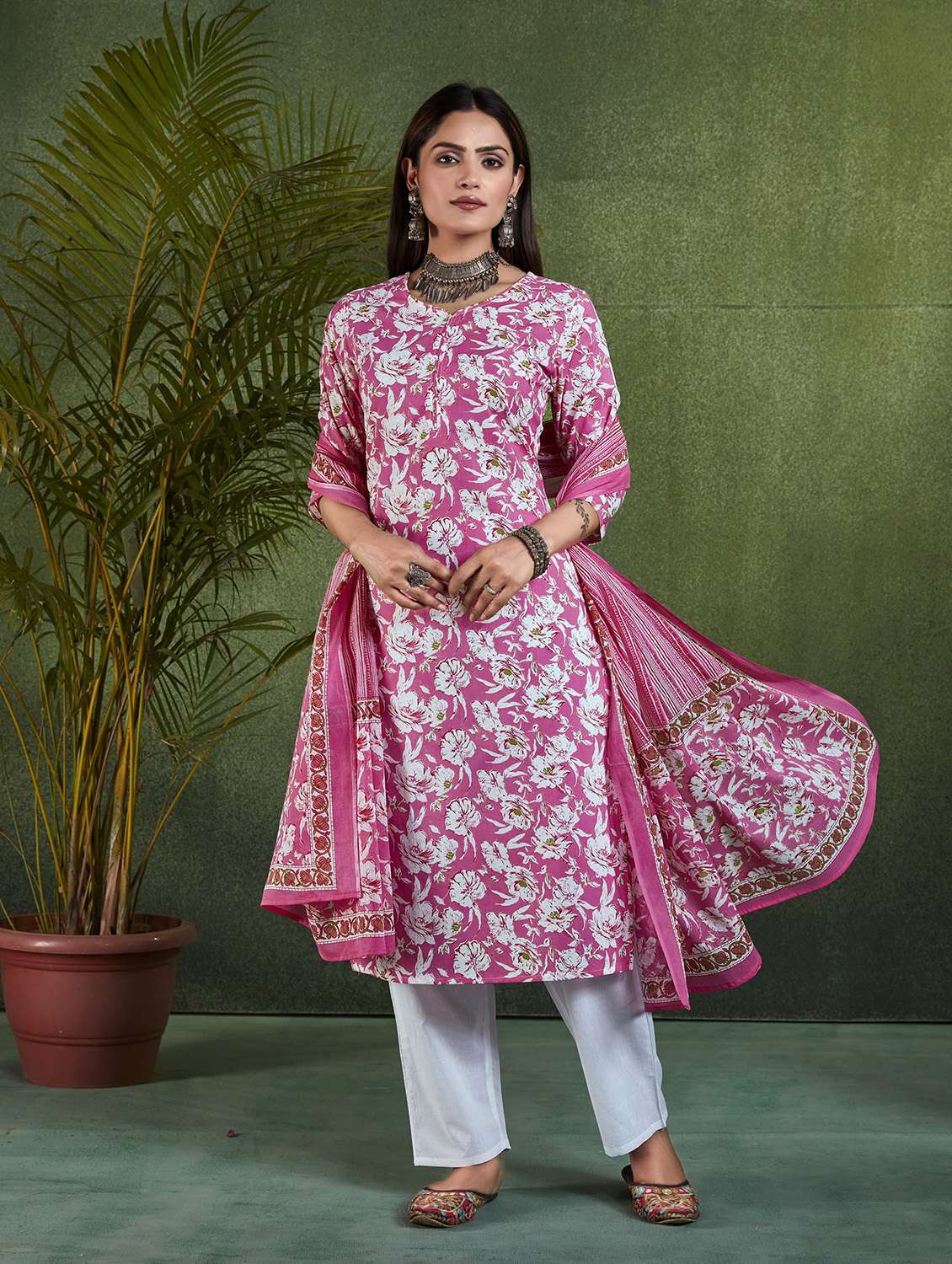women three quarter sleeve kurta pant with dupatta set