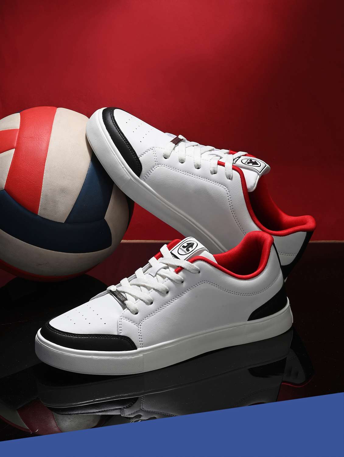 men white lace up sneaker