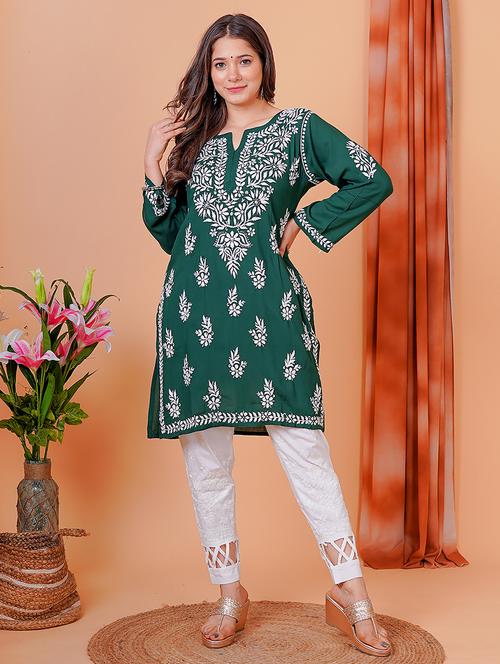 women green chikankari work side slit kurta - 21634080 -  Standard Image - 0