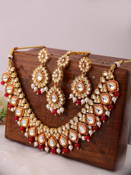 gold plated kundan studded necklace with earrings & mangtika - set of 3 - 21635041 - Standard Image - 0