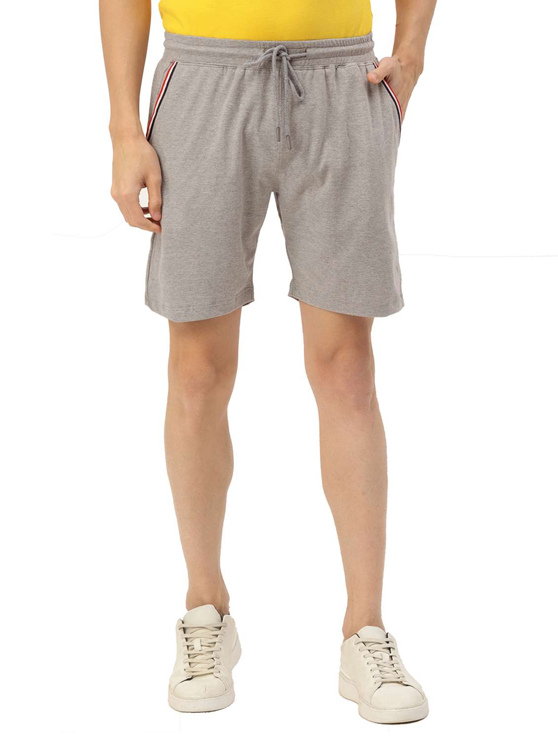 men solid mid rise shorts