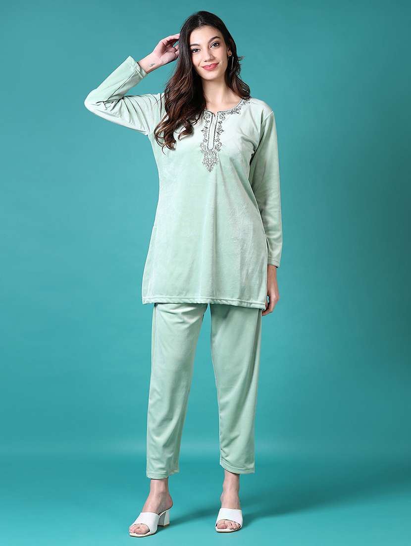 women embroidered kurta pant set 