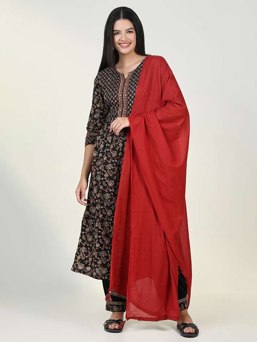 women three quarter sleeve kurta salwar with dupatta set
