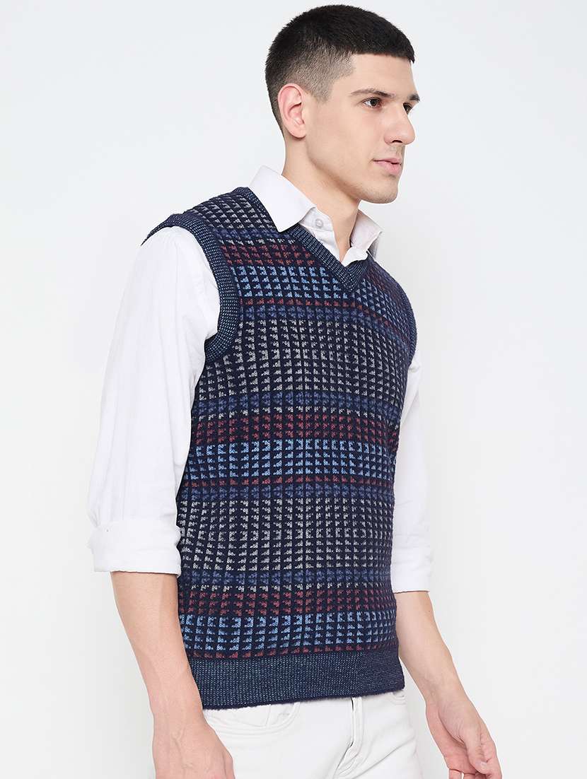 Men Self Design Sleeveless Pullover
