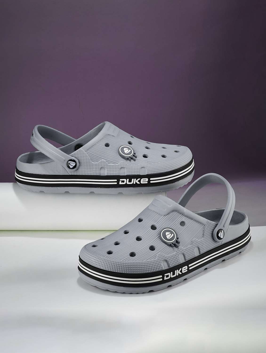 men grey solid clogs