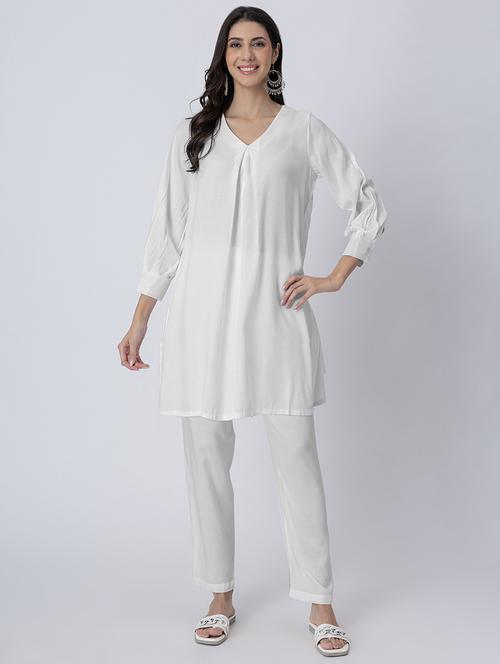 women solid v neck a-line kurti - 21645799 -  Standard Image - 0