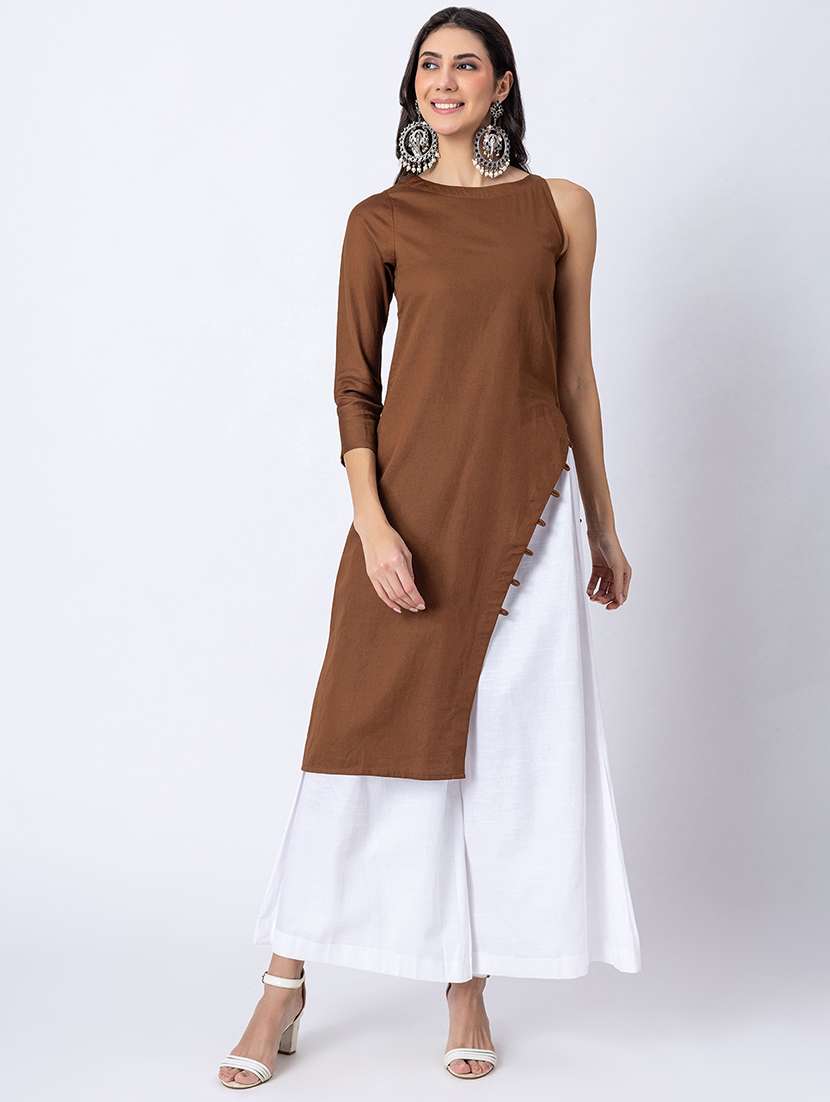 women solid boat neck front slit kurta - 21645821 - Zoom Image - 0