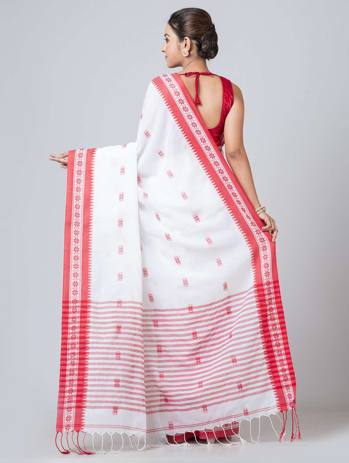 women self design handloom saree with blouse - 21648362 -  Standard Image - 2
