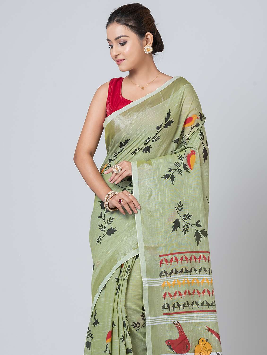 women printed handloom saree with blouse - 21648365 - Standard Image - 2