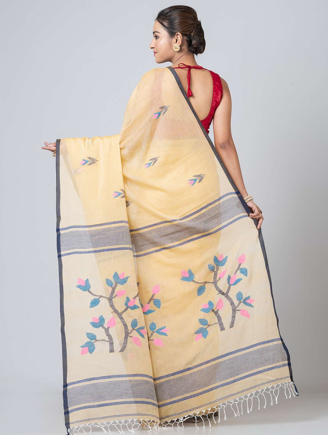 women self design jamdani saree with blouse - 21648383 -  Standard Image - 2