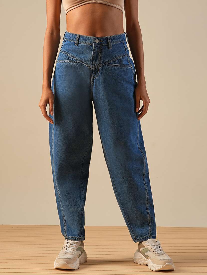 globus women med wash light fade & shade clean look mid-rise barrel fit jeans