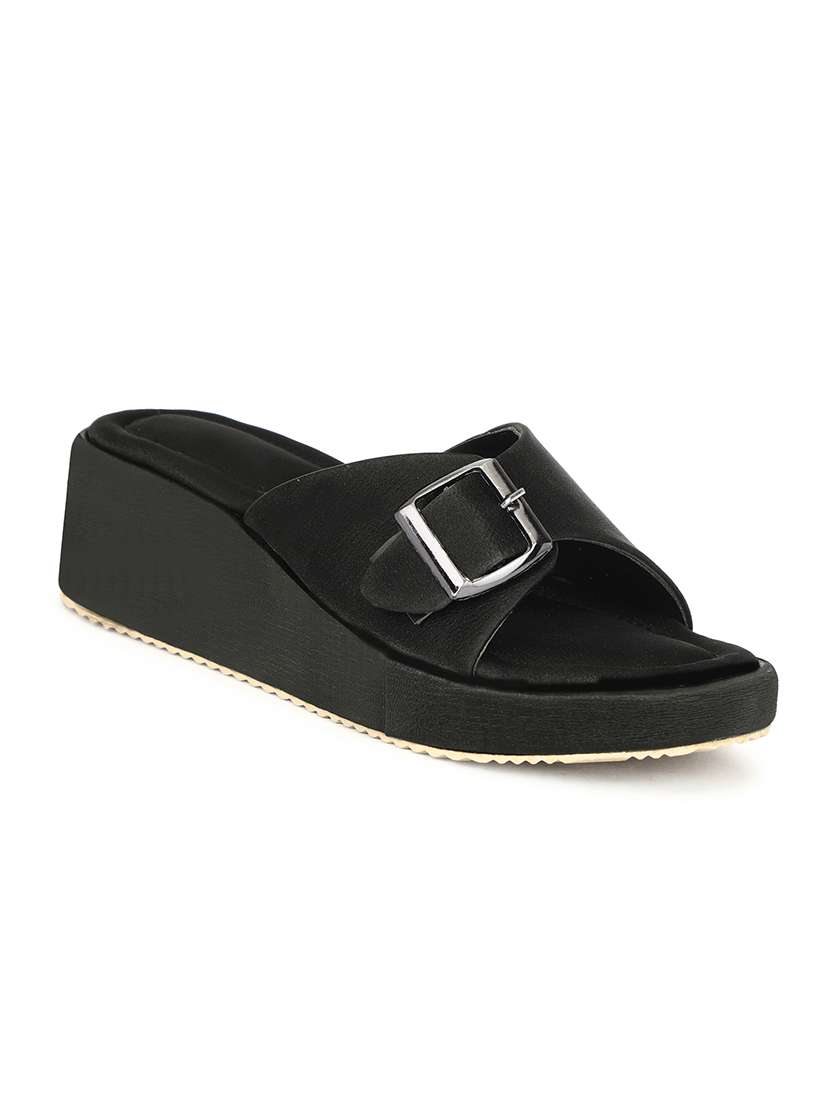 women black solid wedge