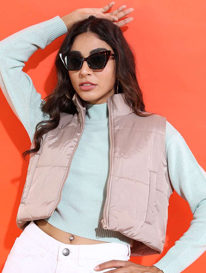 women solid sleeveless quilted jacket