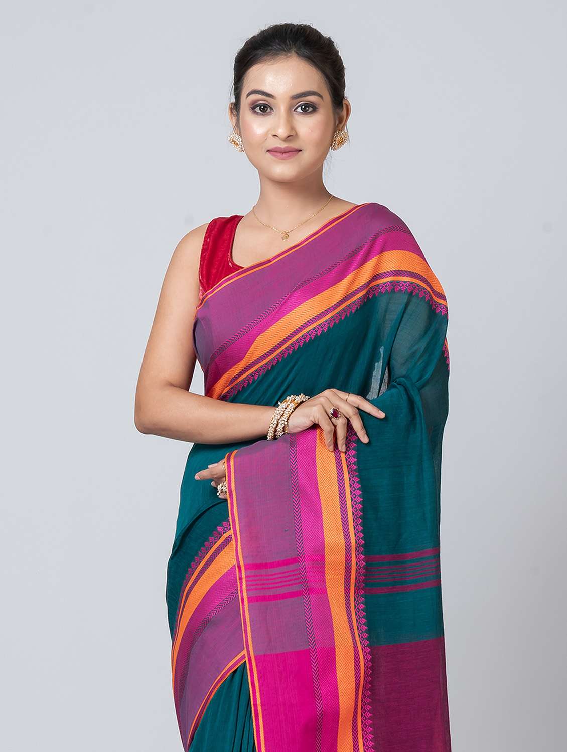 women self design handloom saree with blouse - 21651715 -  Standard Image - 2