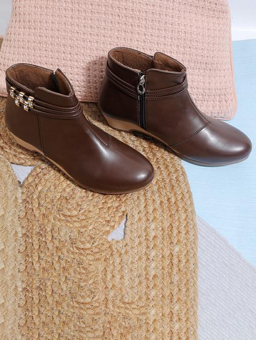 women ankle lenght zipper boot - 21652606 -  Standard Image - 0