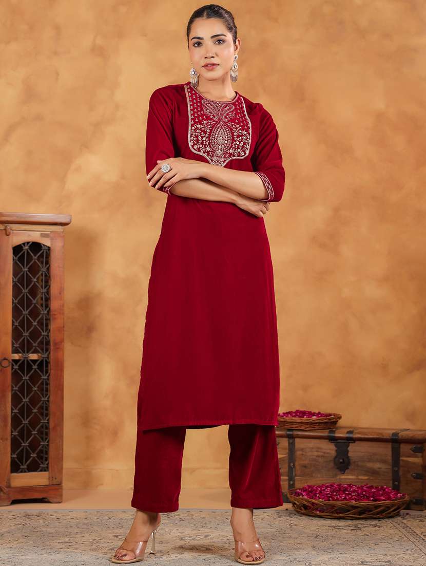 women red three quarter sleeve kurta pant set