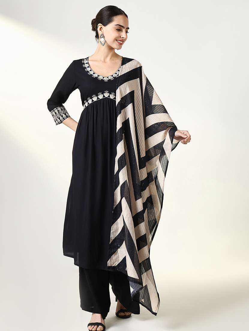 women embroidered kurta palazzo set with dupatta