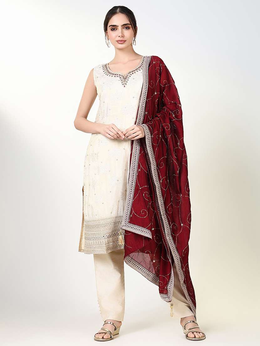 women embroidered sleeveless kurta pant with dupatta set - 21661667 - Zoom Image - 0