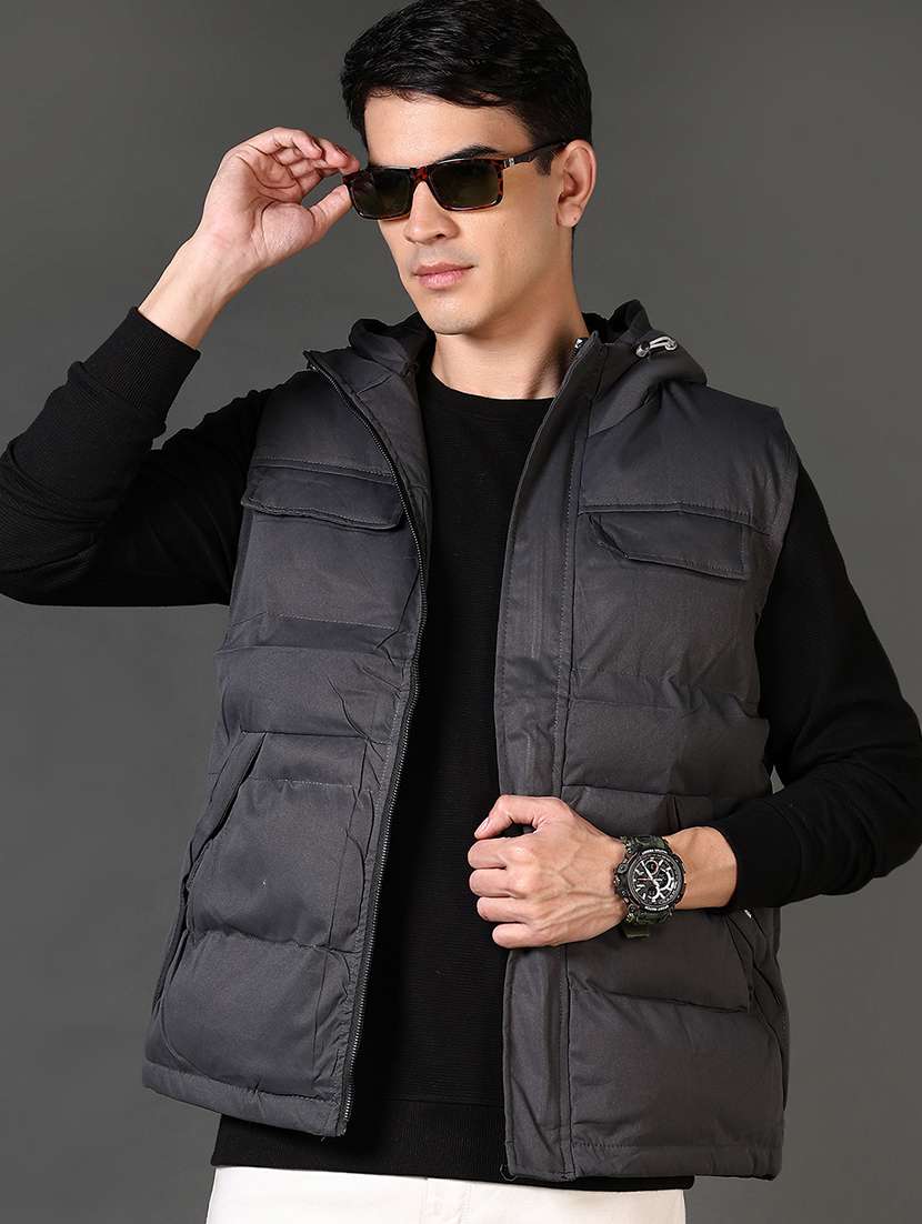 men solid sleeveless hooded puffer jacket