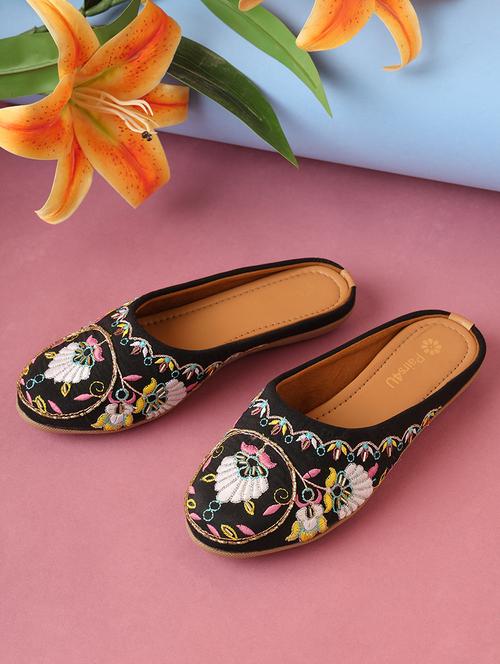 women embroidered slip on mojaris - 21662959 -  Standard Image - 0