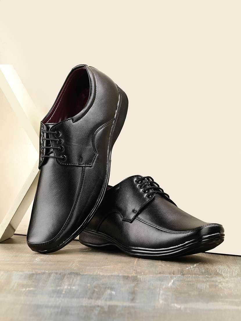 men black lace-up derby