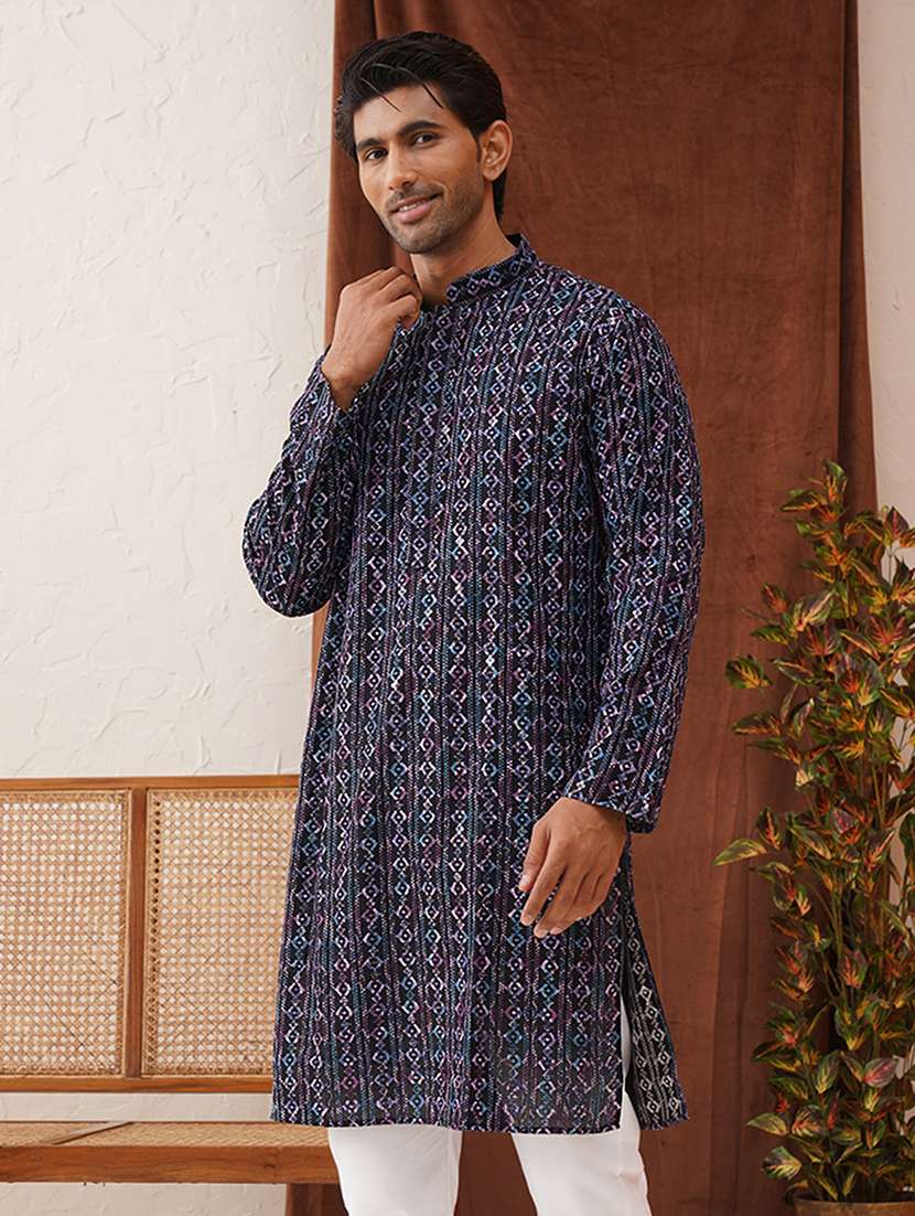 men embroidered long sleeves kurta