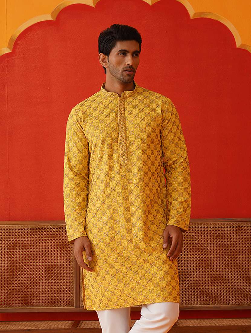 men embroidered long sleeves kurta