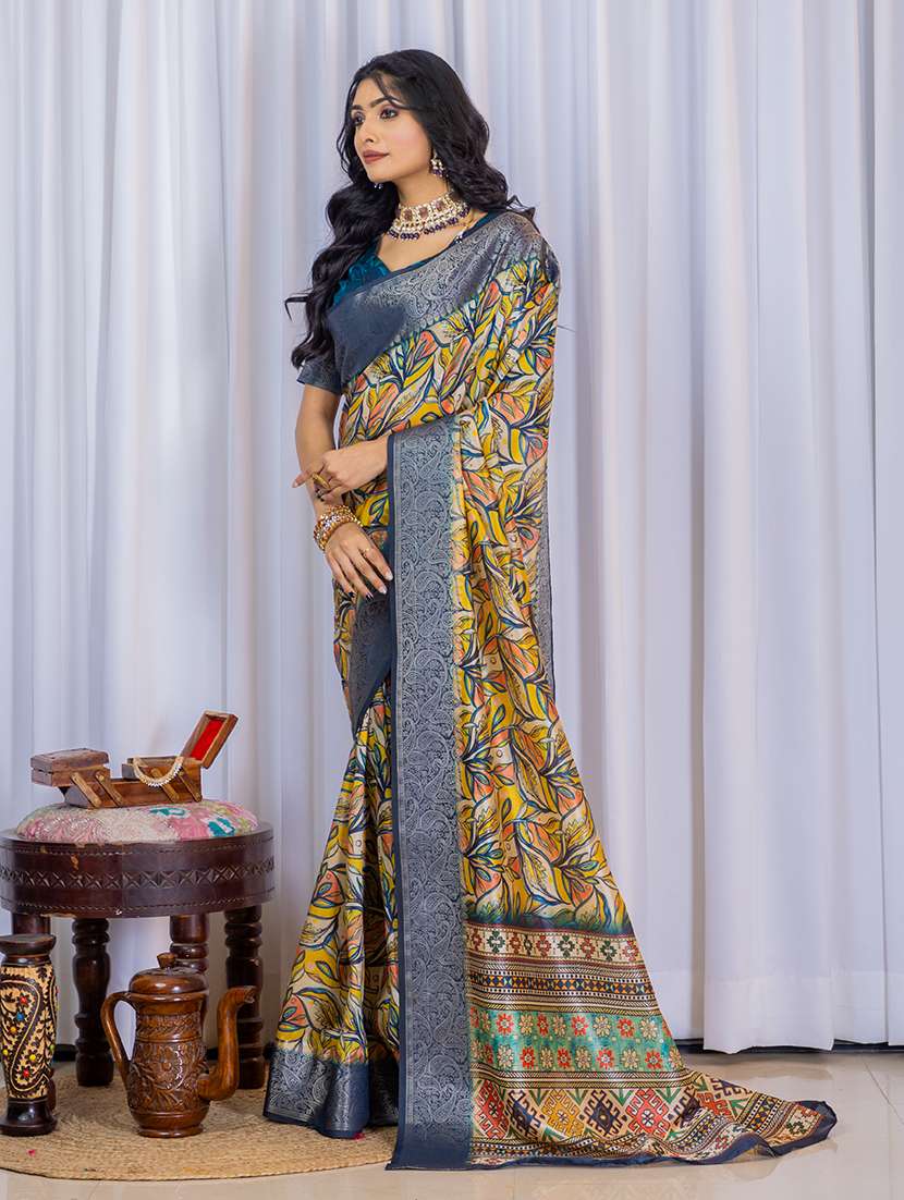 women floral printed bordered saree with blouse