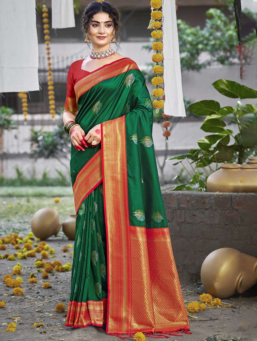 women self design bordered saree with blouse