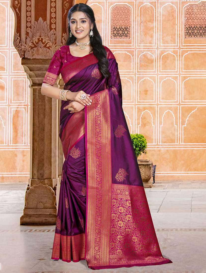 women self design bordered saree with blouse