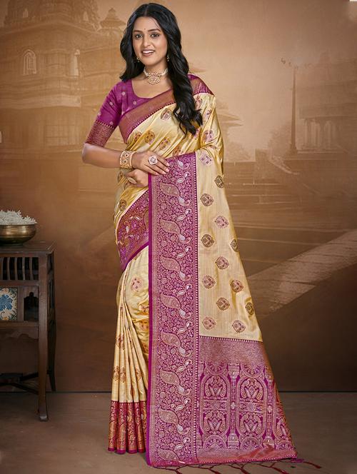 women self design bordered saree with blouse - 21671121 -  Standard Image - 0