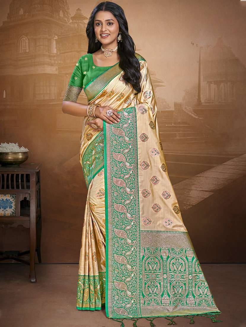 women self design bordered saree with blouse