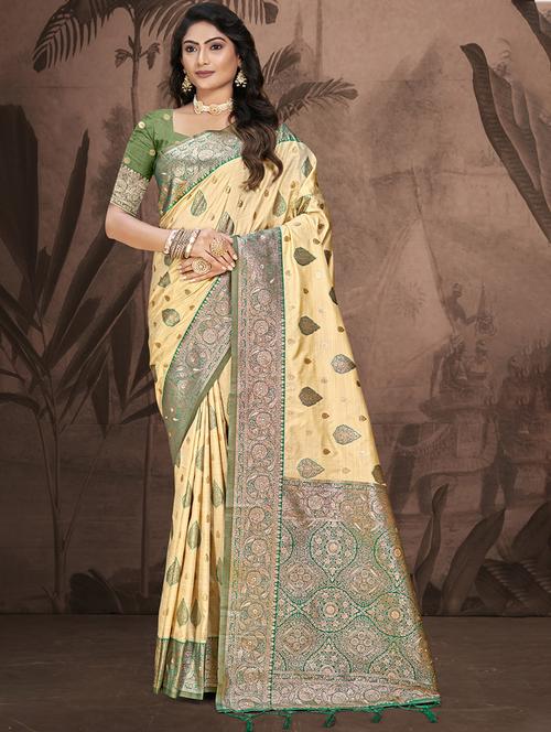 women self design bordered saree with blouse - 21671131 - Standard Image - 0