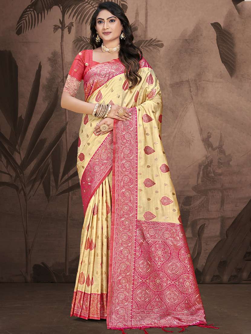women self design bordered saree with blouse