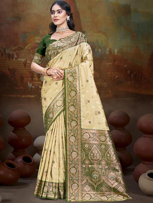 women self design bordered saree with blouse - 21671133 - Standard Image - 0