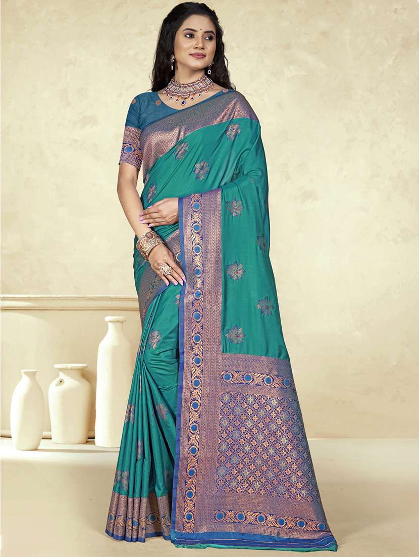 women self design bordered saree with blouse
