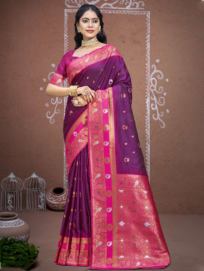 women self design bordered saree with blouse
