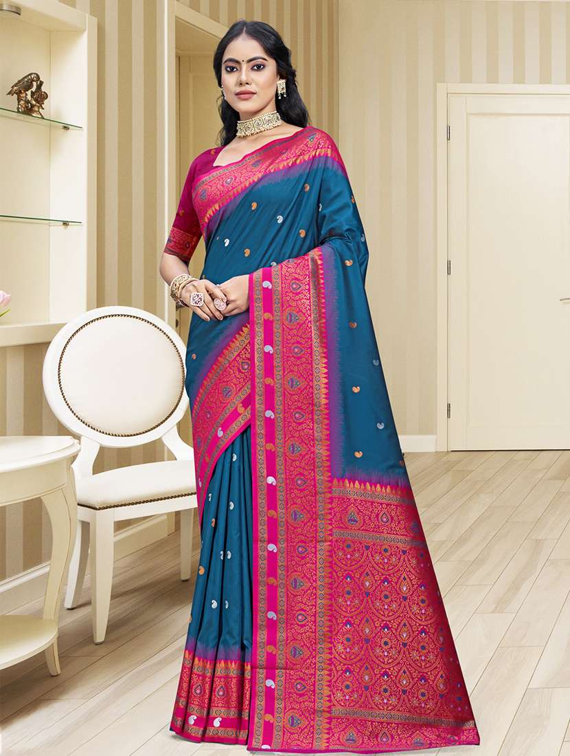 women self design bordered saree with blouse