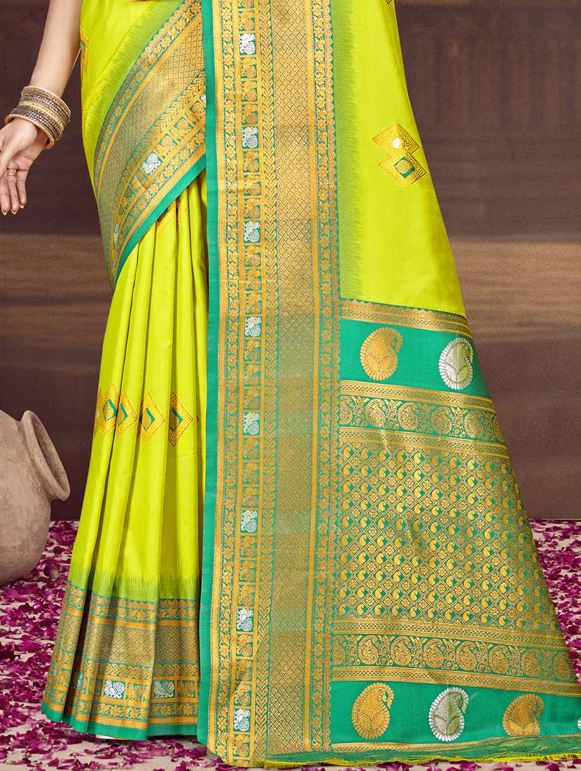 women self design bordered saree with blouse - 21671314 -  Standard Image - 2