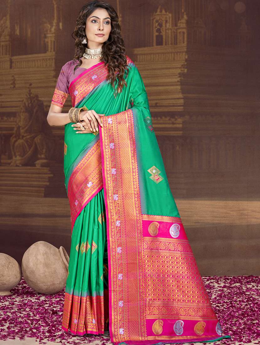 women self design bordered saree with blouse