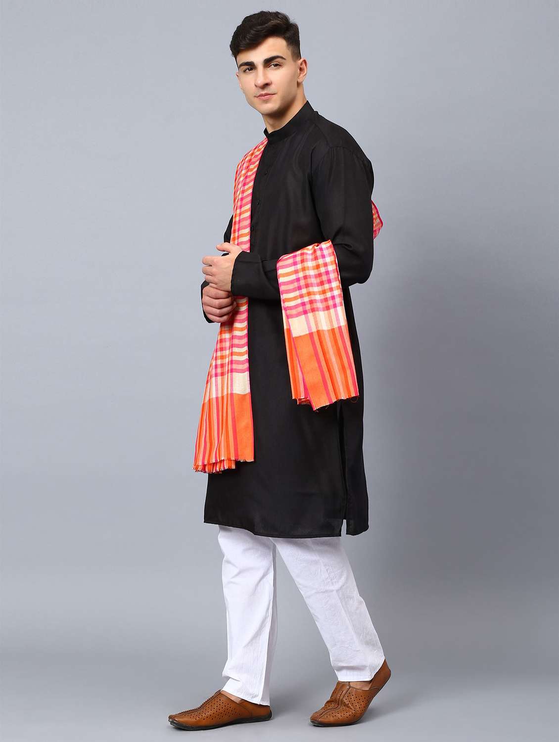men elegant checkered shawl - 21673204 -  Standard Image - 2