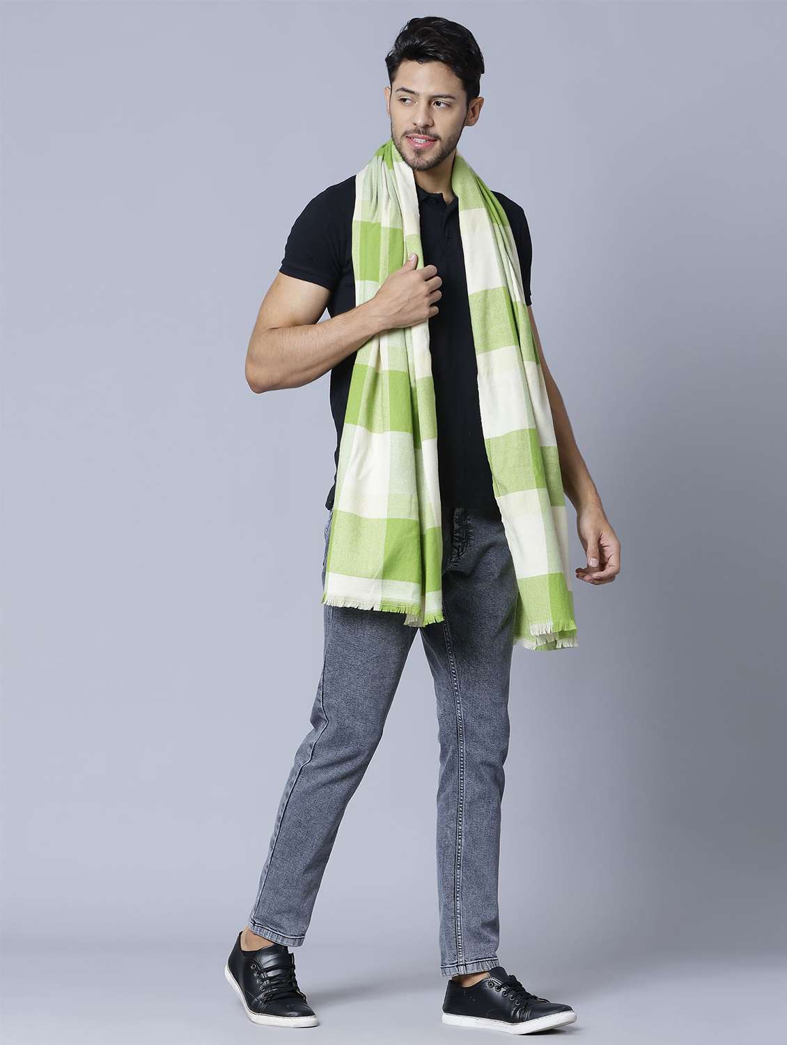 men elegant checkered shawl - 21673226 -  Standard Image - 2