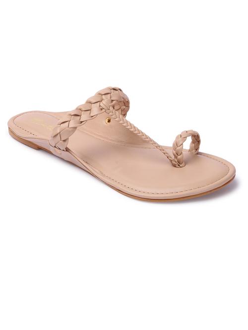 women one toe solid kolhapuri - 21676655 -  Standard Image - 0