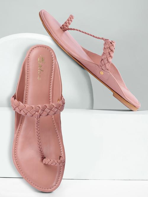 women one toe solid kolhapuri - 21676658 -  Standard Image - 0