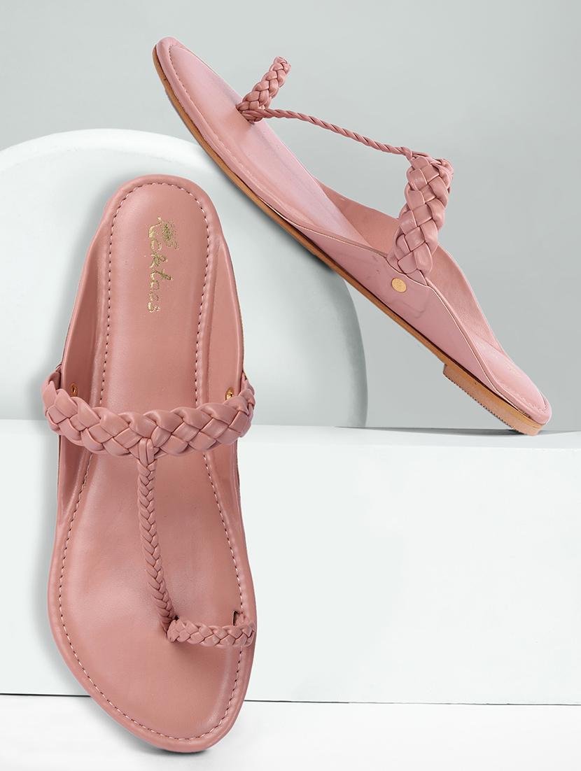 women one toe solid kolhapuri - 21676658 -  Zoom Image - 0