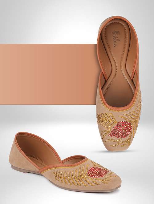 women embellished slip on jutis 